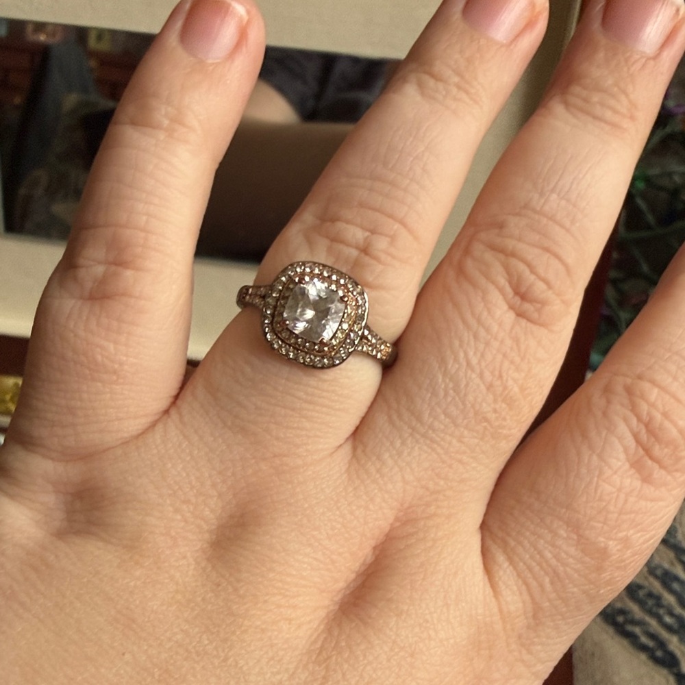 Elegant Gold Women's Ring